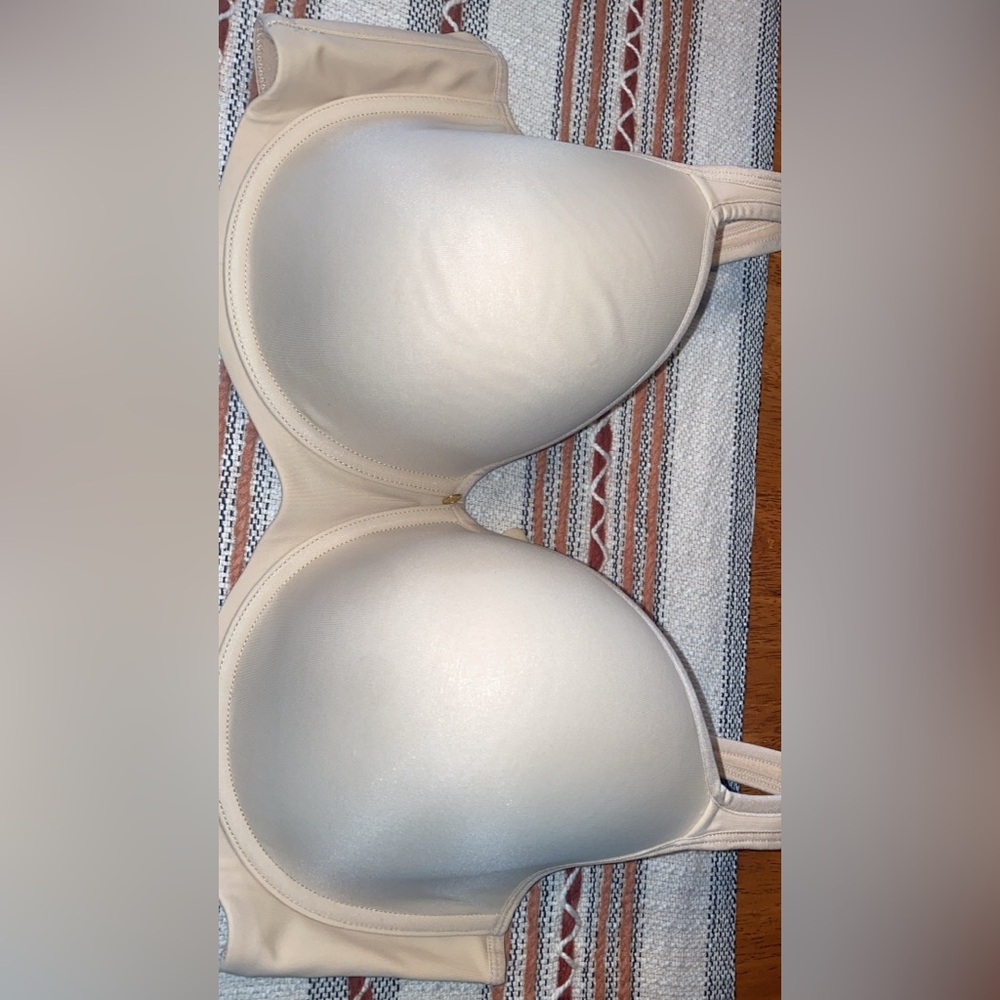 Essentials Bodywear Bra size 38E